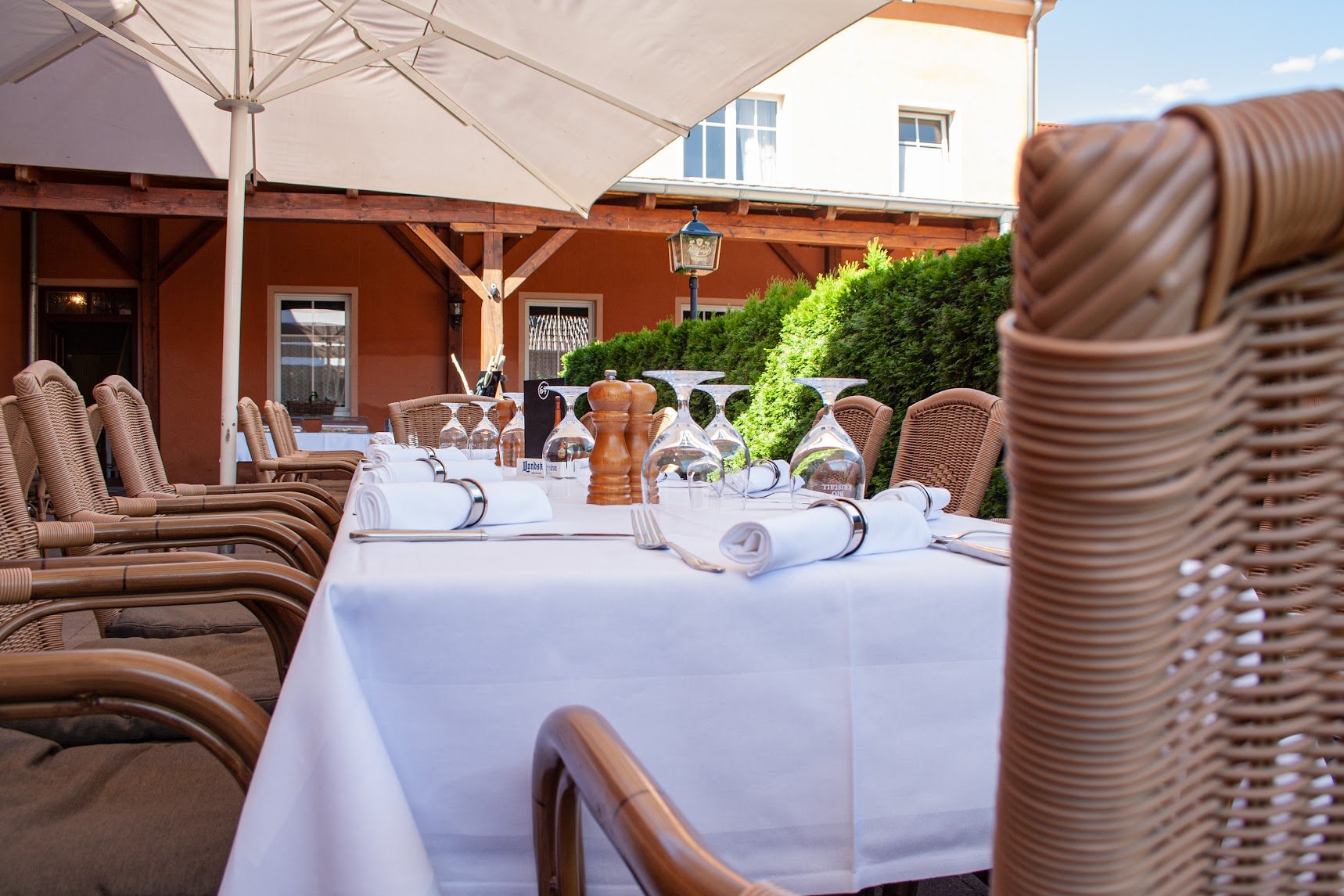 Co-Working und Seminarraum beim JUNE – moderner Arbeitsbereich in historischem Ambiente