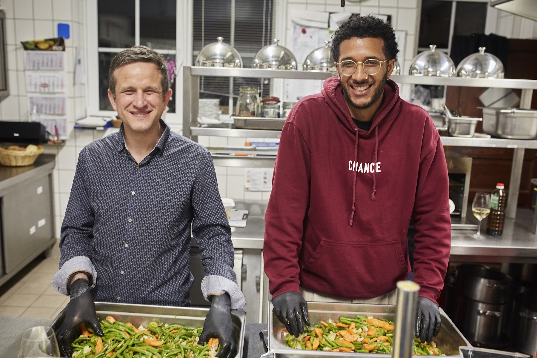 Teambuilding Workshop auf Project JUNE Brandenburg – Kochen, Bogenschießen und kreative Aktivitäten für starke Teams